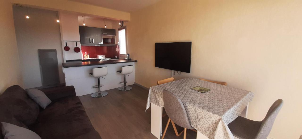 Residence De La Plage Appart A 2 Pas De La Plage Et Du Marche Сен-Сиприен Экстерьер фото